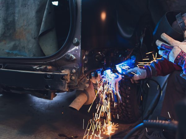 Solda Multiprocesso: Versatilidade e Eficiência na Sua Mão