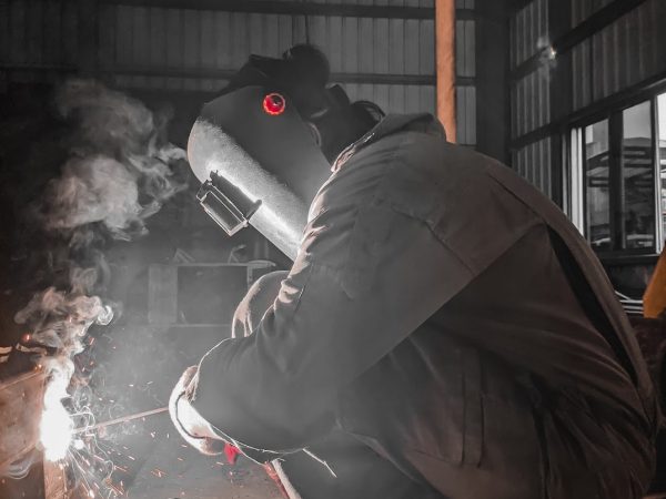 Solda MMA – Uma Visão Completa sobre o Processo e a Máquina de Eletrodo Revestido