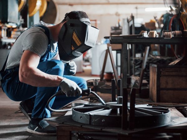 Guia Sobre Máscara de Solda Automática: Uma Barreira Essencial na Proteção do Soldador