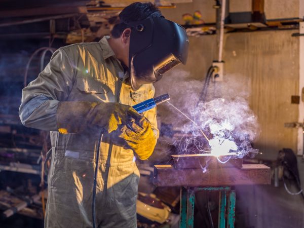 Proteção na Soldagem: Importância dos EPIs para Soldadores e Equipamentos de Segurança