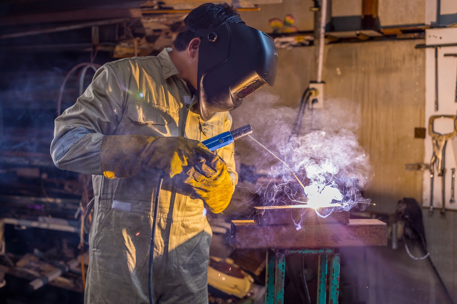 Proteção na Soldagem: Importância dos EPIs para Soldadores e Equipamentos de Segurança