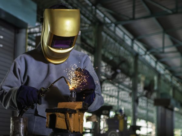 EPI na Soldagem: Entenda a Importância, os Tipos e Funções dos Equipamentos de Proteção