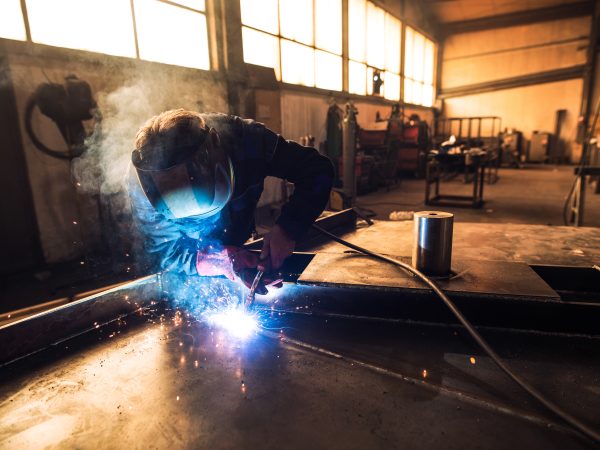 Um impacto suave: conheça a máquina de solda fria
