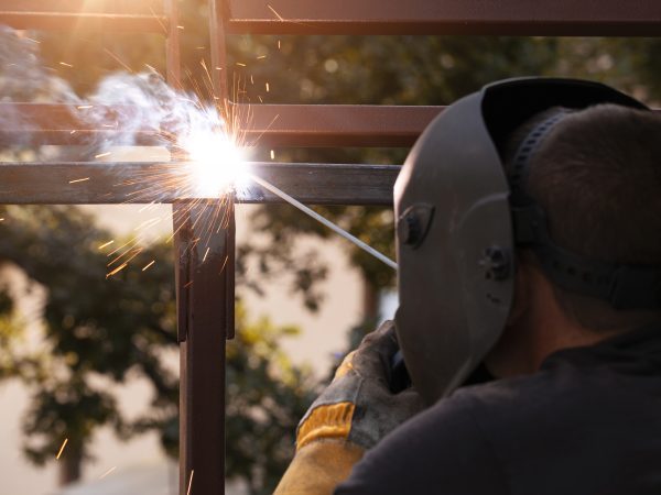 Tudo-em-um: Conheça os benefícios de uma máquina de solda Plasma